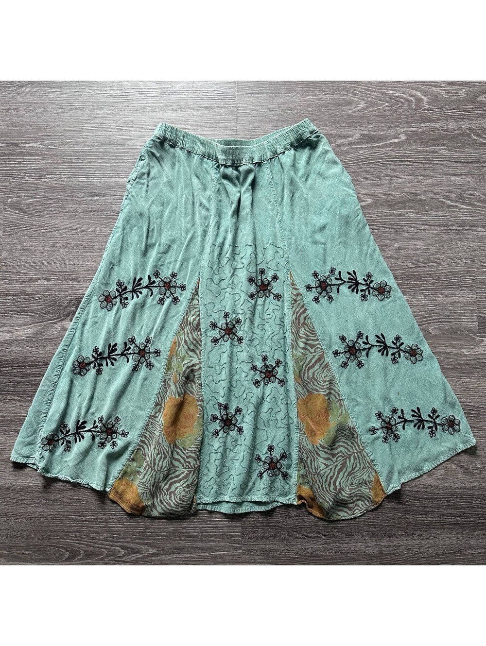 Vintage Sage Green Embroidered Floral Maxi Skirt Elastic Waist M/L Boho Hippie